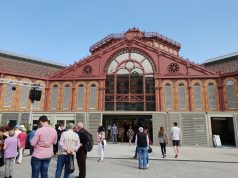 Mercat de Sant Antoni Mercat de Sant Antoni can be found in the El Raval district of Barcelona.